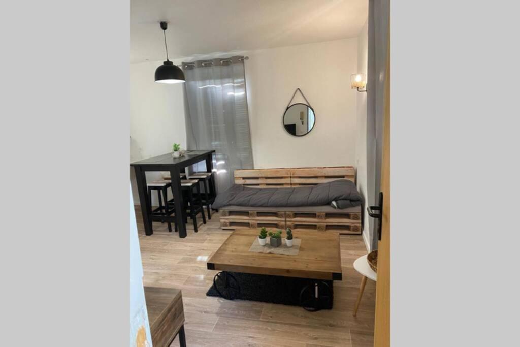 Charmant Petit Studio Au Coeur De Figeac Apartman Kültér fotó